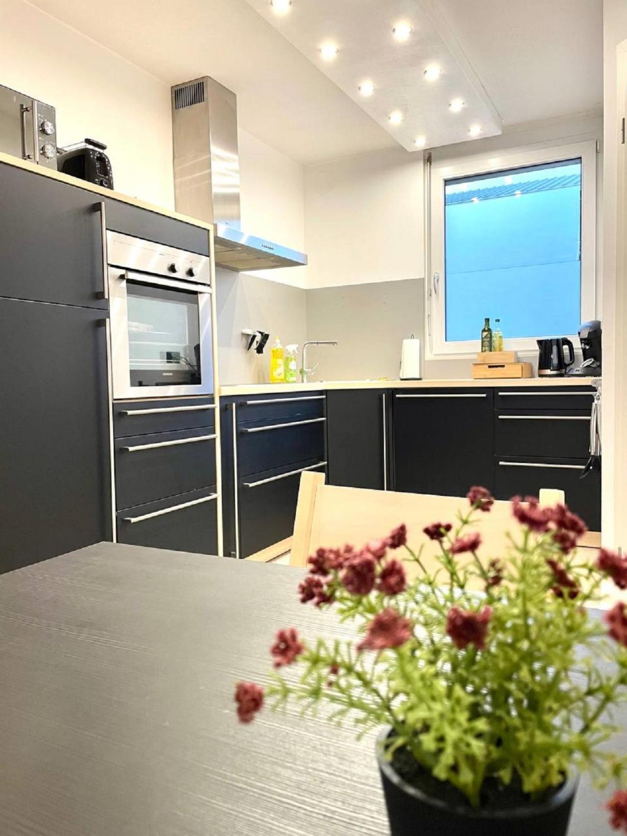 Geraeumiges Ferienhaus In Koblenz Koblenz  Eksteriør bilde